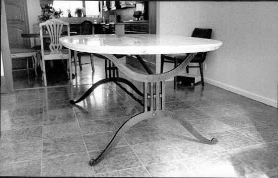 'Lyre' Dining table
