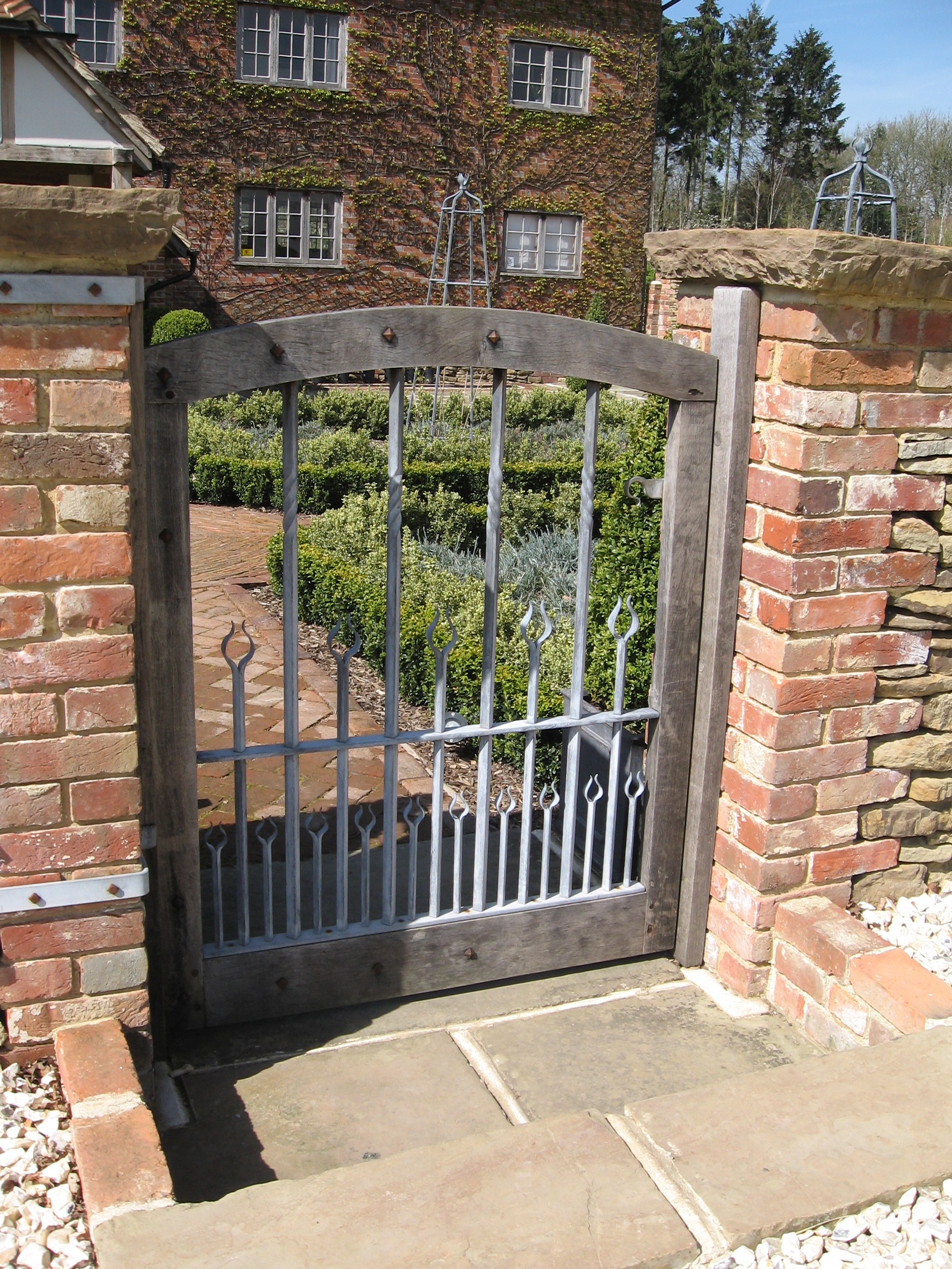 Oak frame 'Tulip' gate