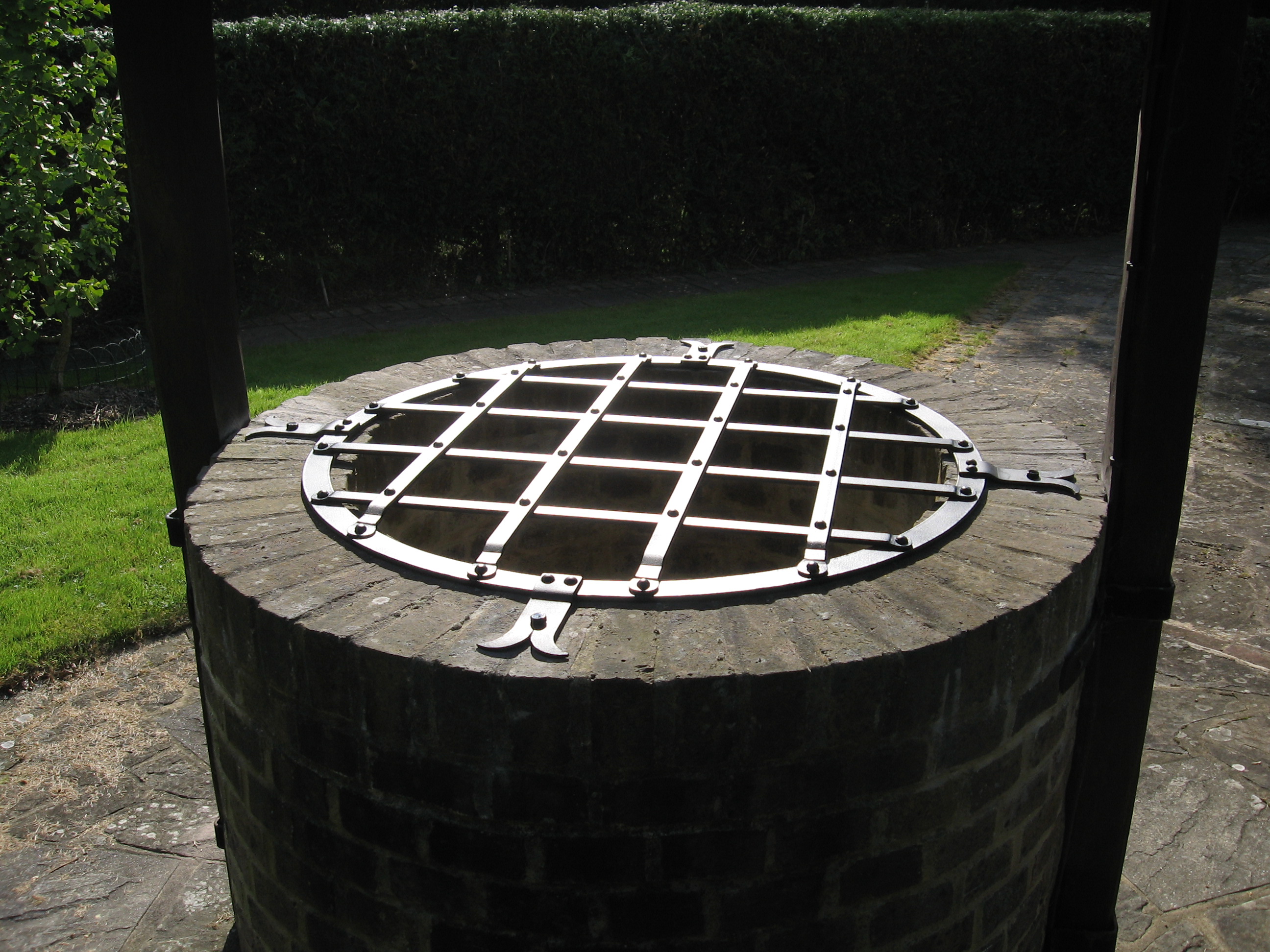 Well cover grille photo